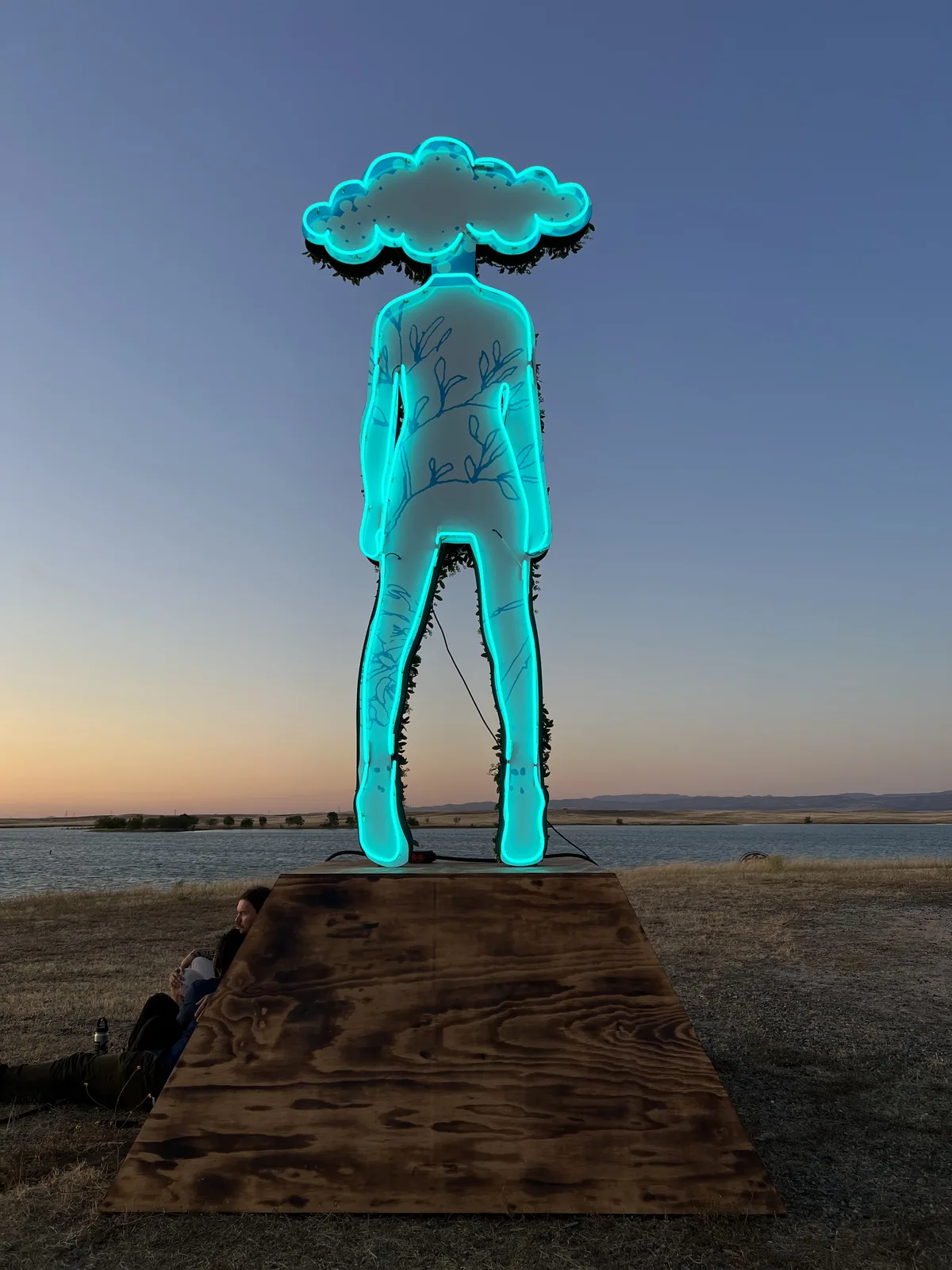 15 Foot Tall Cloud Girl Neon for All Day I Dream Festival 2022 — photo 4