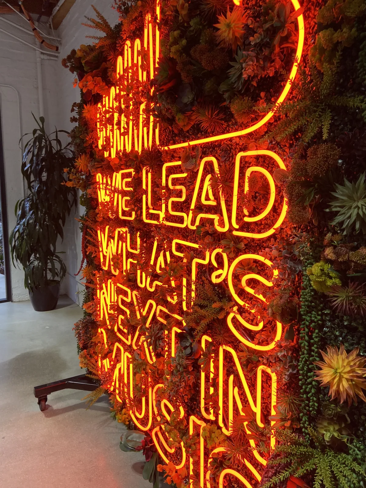 SoundCloud Neon Sign Backdrop at Los Angeles HQ — photo 1