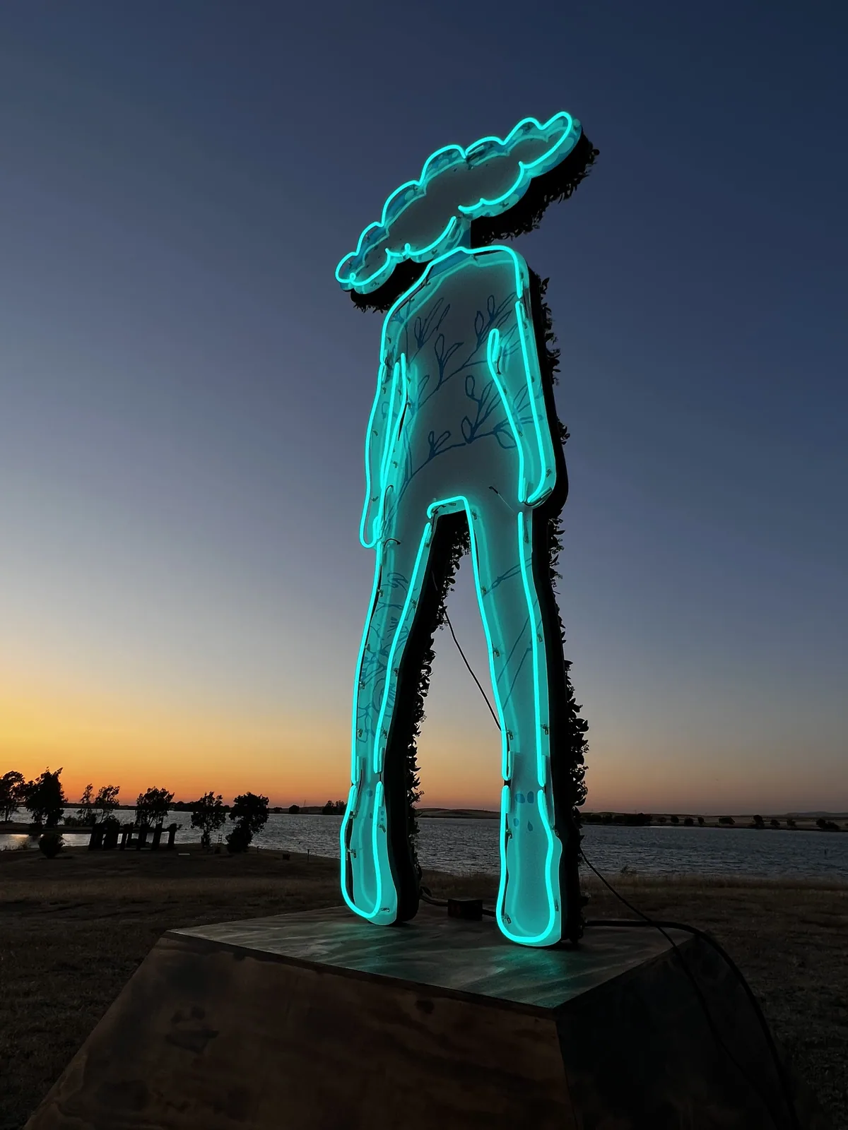 15 Foot Tall Cloud Girl Neon for All Day I Dream Festival 2022 — photo 1