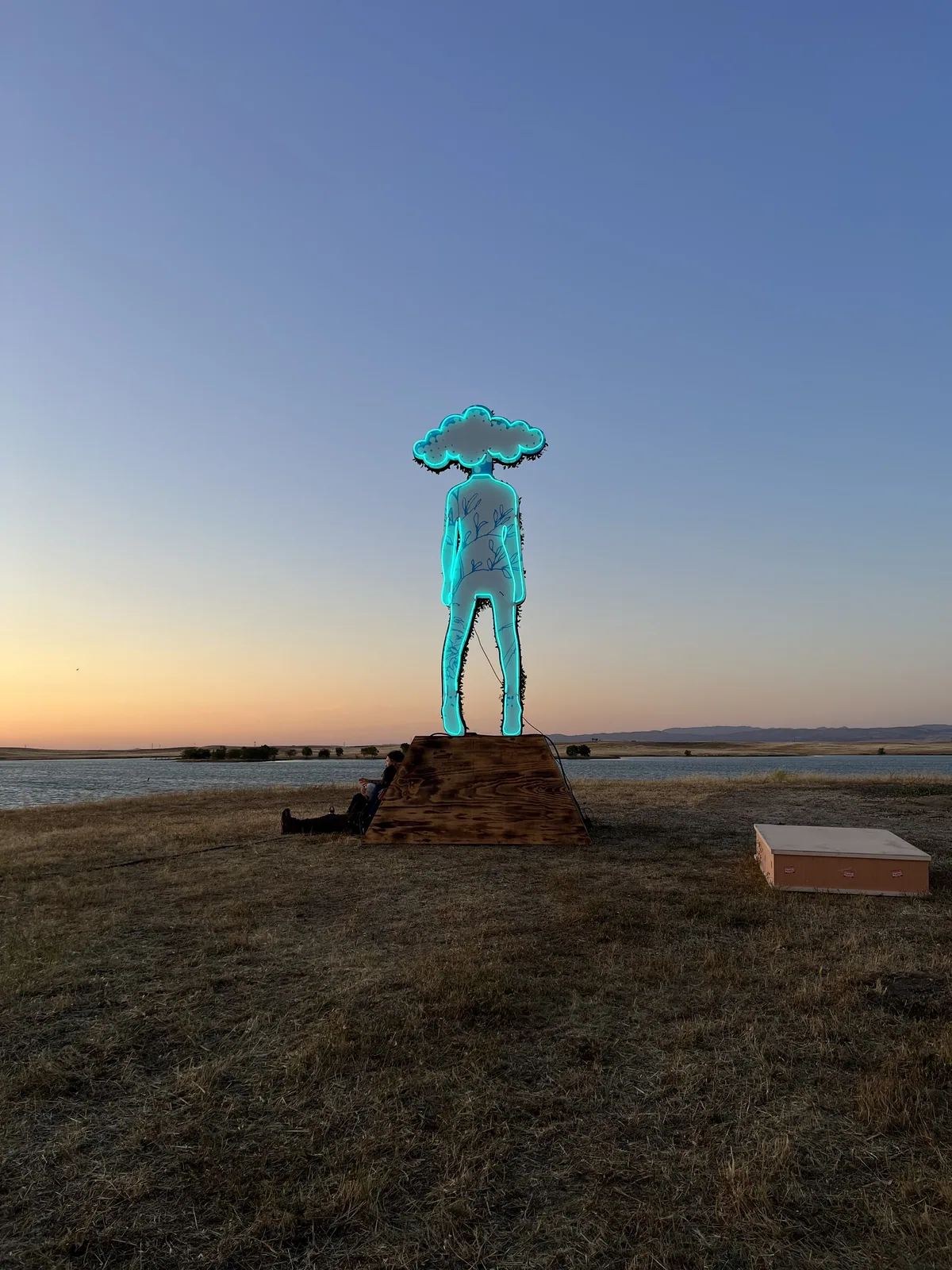 15 Foot Tall Cloud Girl Neon for All Day I Dream Festival 2022 — photo 2