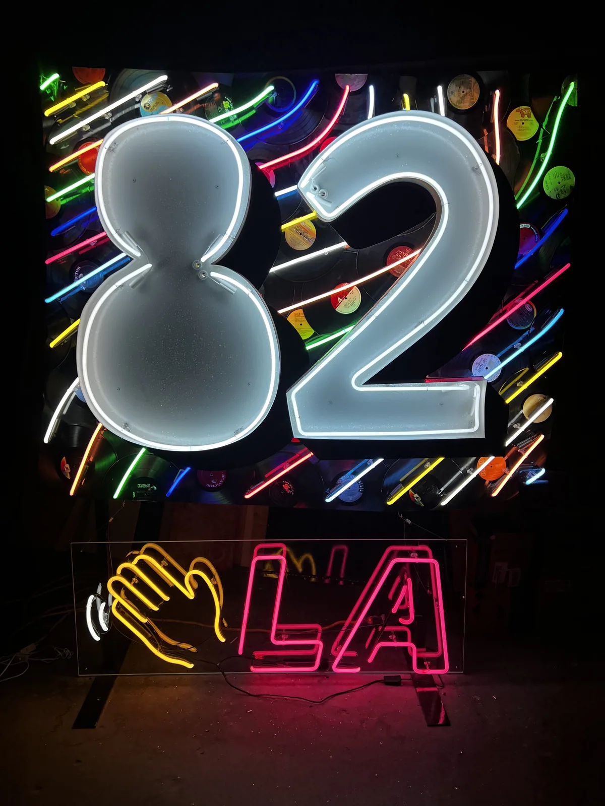 hello82 LA Neon Logo