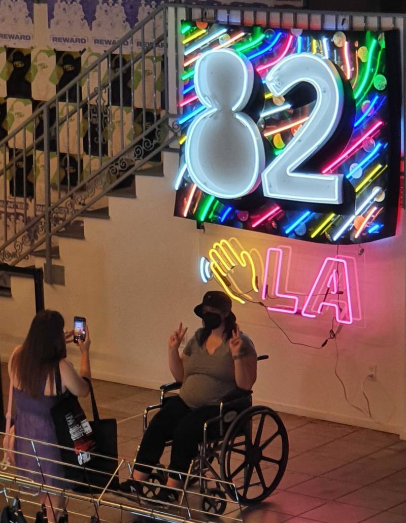 hello82 LA Neon Logo — photo 3