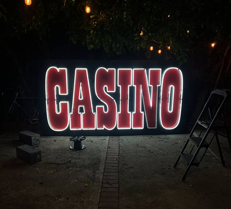 Jimmy Kimmel’s Vegas Replica Signs — photo 10