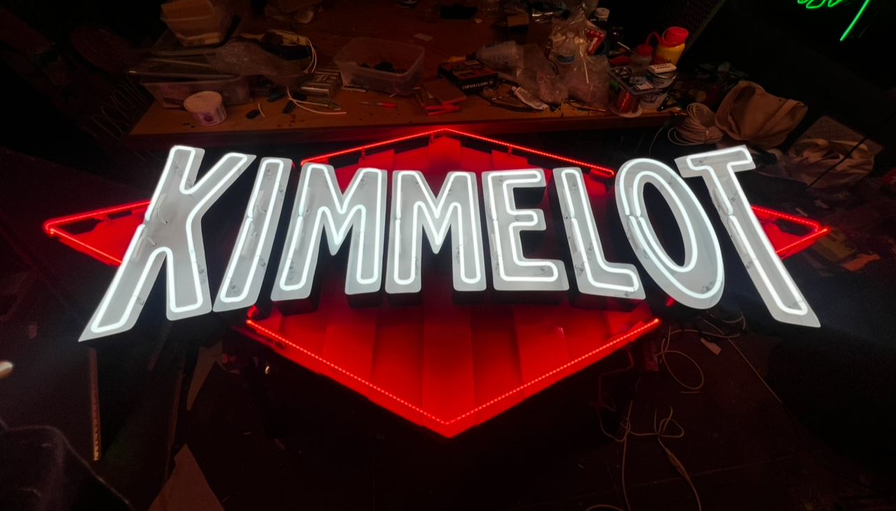 Jimmy Kimmel’s Vegas Replica Signs — photo 18