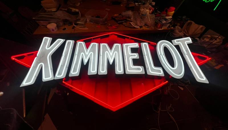 Jimmy Kimmel’s Vegas Replica Signs — photo 18