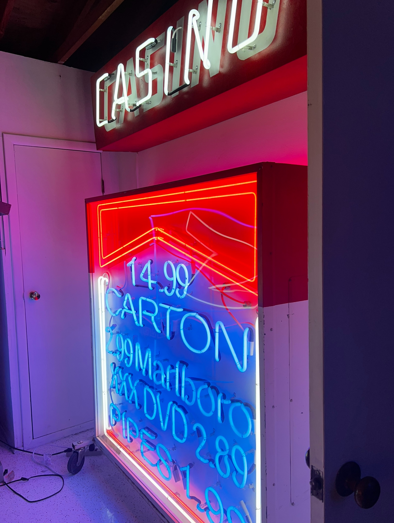 Jimmy Kimmel’s Vegas Replica Signs — photo 14