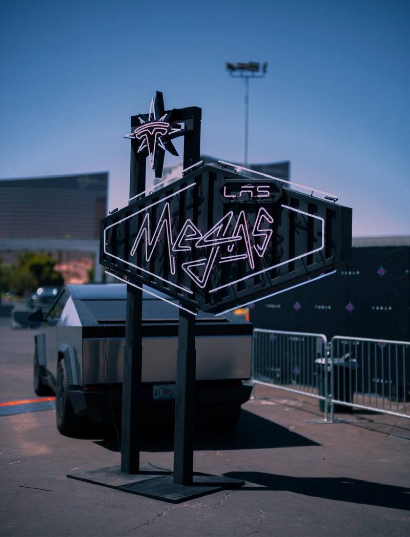 Las Megas Neon Sign — photo 3