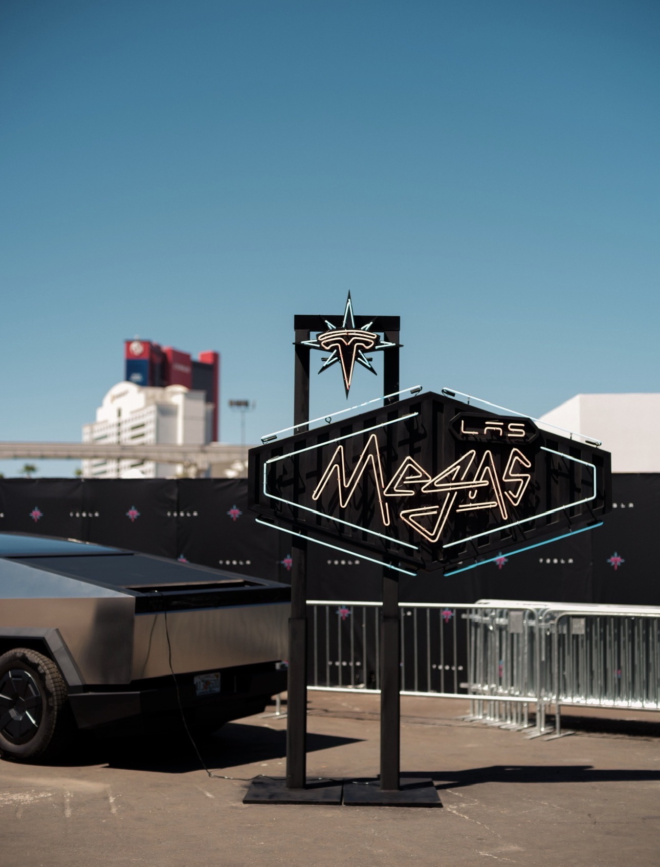 Las Megas Neon Sign — photo 6