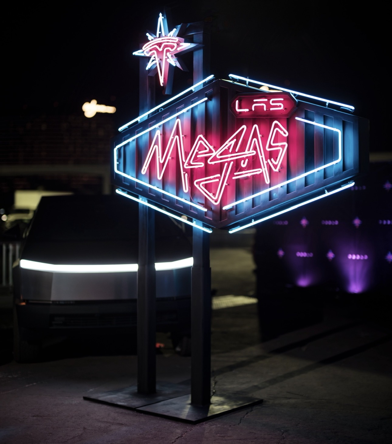 Las Megas Neon Sign — photo 11