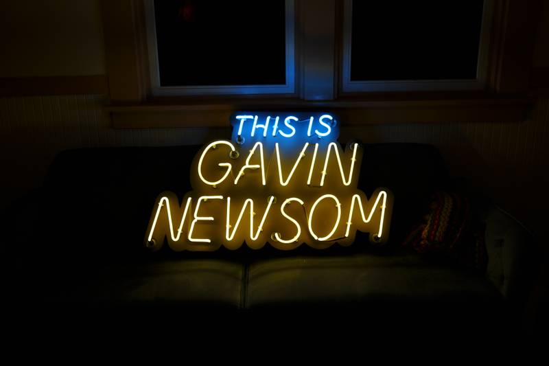 Custom Neon Signs for Podcast Studios in Los Angeles by Neon Flamingo — example 5