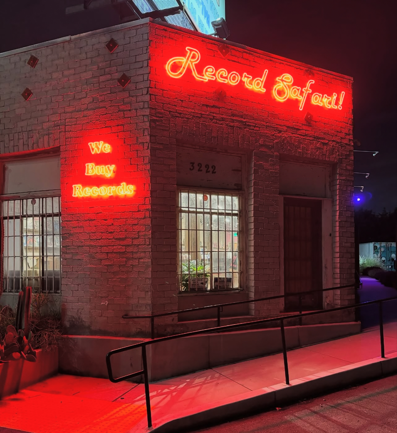 Business & Storefront Signs in Los Angeles by Neon Flamingo — example 1